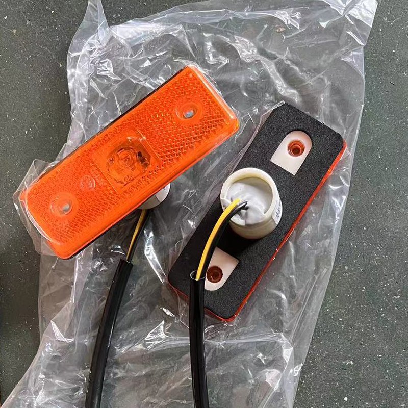 FOTON AUV U12 C12 BJ6123 Side Sign Lamp - Image 2